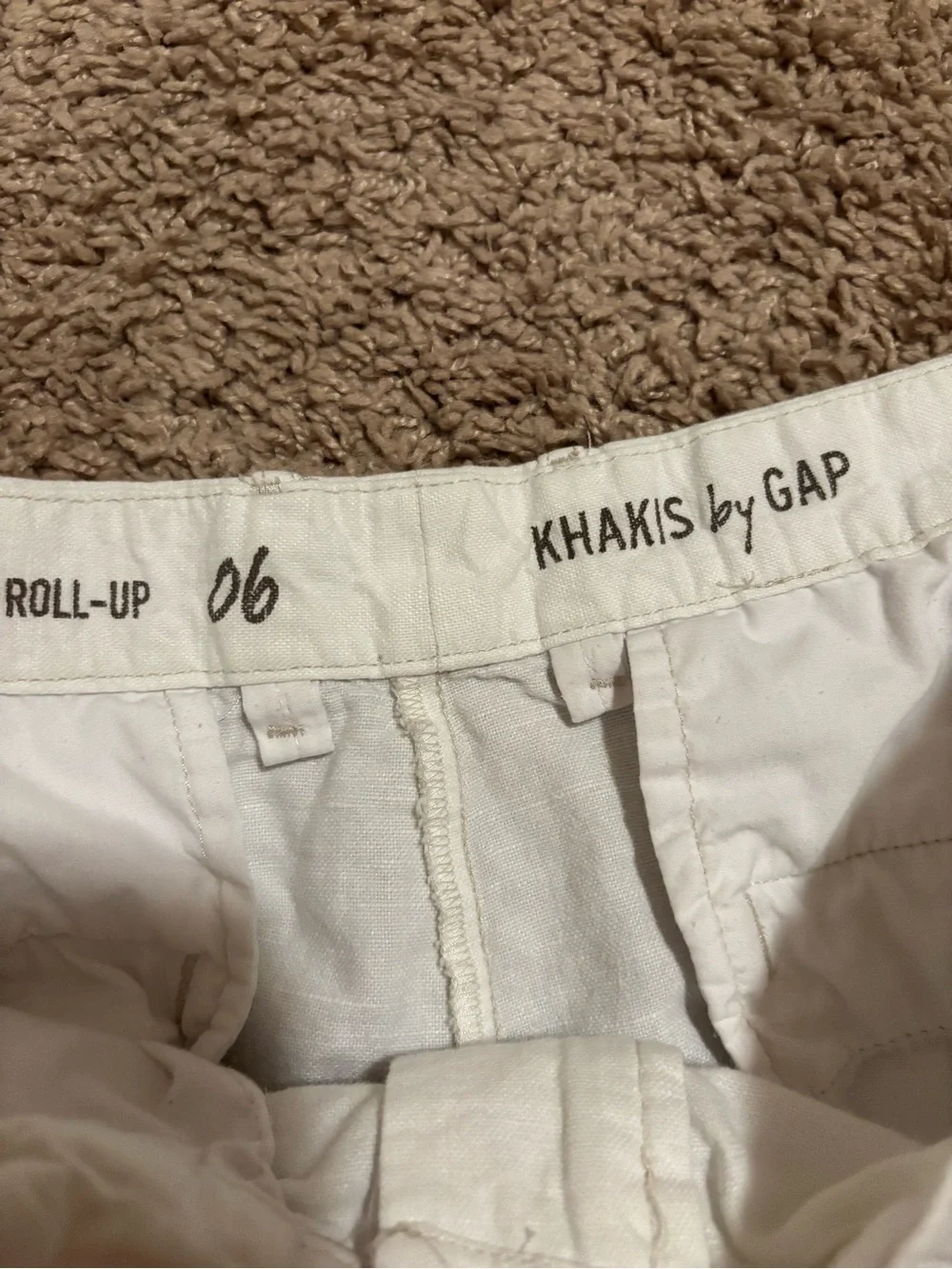 GAP White Roll-Up Khaki Shorts - Picture 2 of 5